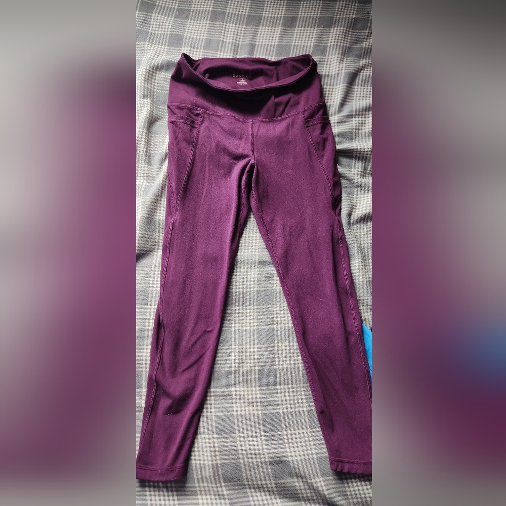 Danskin burgundy leggings